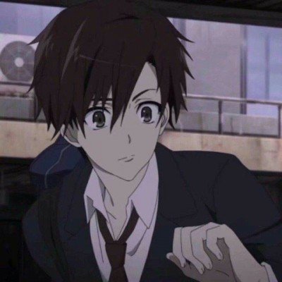 小孩大哭猫咪边哄边擦眼泪